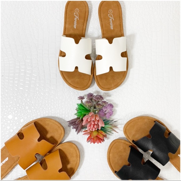 Shoes - ✨RESTOCKED✨Trendy White Slide Sandal